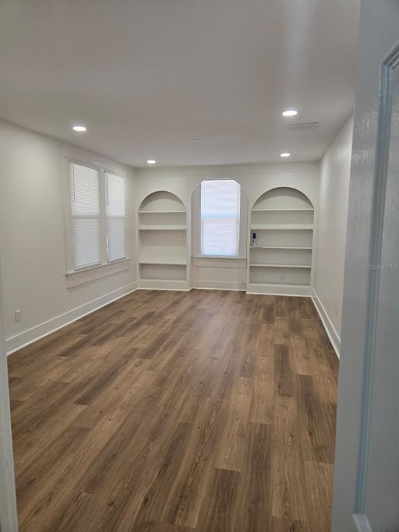 Photo - 709 E James St