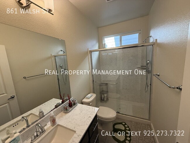 Photo - 861 Walsh St