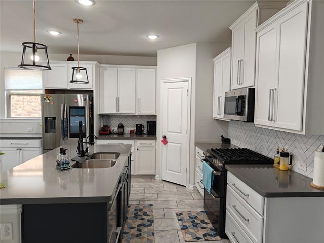 1001 Azure Ln