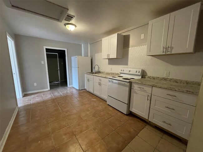 Building Photo - 8321 Homewood Ln