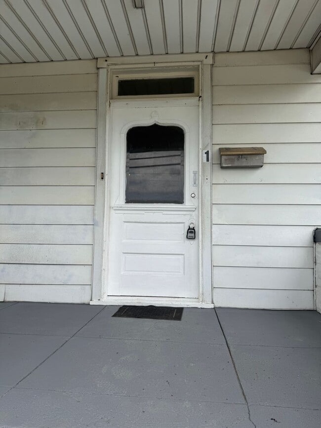 Photo - 1117 N B St. Unidad 1