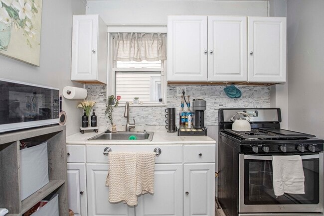 Photo - 182 W 8th St Unit 1