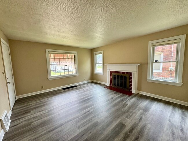Photo - 3021 Windsor Pl SW