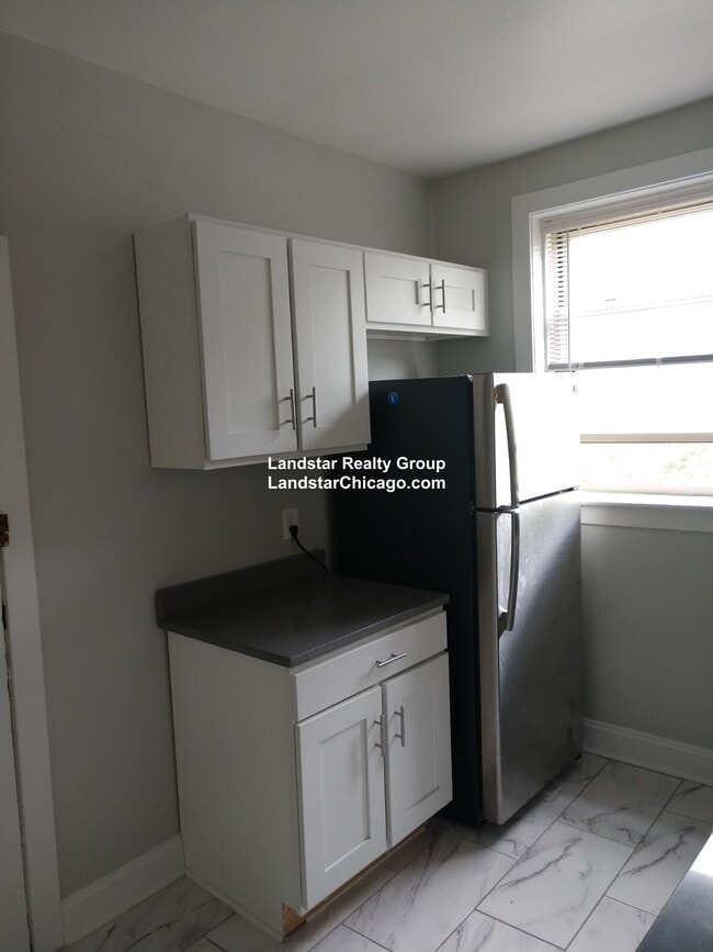 Building Photo - 732 Reba Pl Unit C2