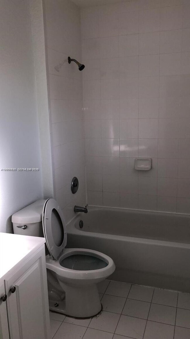 Photo - 661 SW 10th St