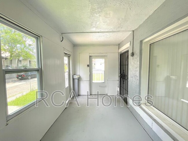 Photo - 433 N Bradley Ave