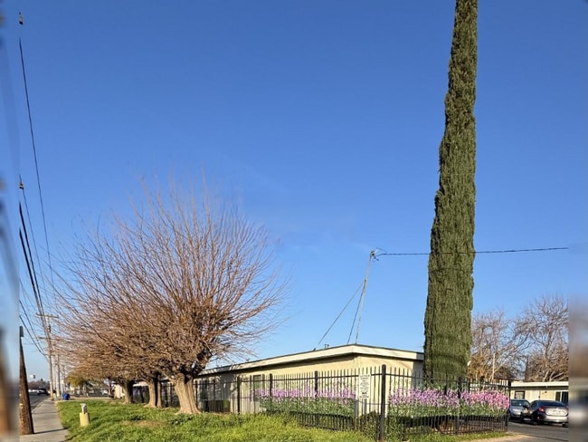 Building Photo - Charming Studio Apartment in Atwater!