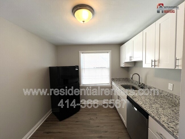 Photo - 2238 S 82nd St