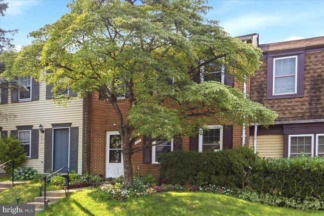 Photo - 899 Holborn Ct