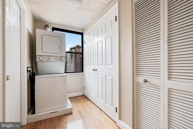 Photo - 937 Christian St Unit 2R