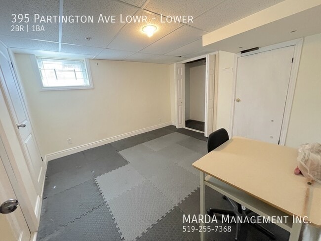 Photo - SPACIOUS 2 BED/1 BATH LOWER UNIT BY UNIVERSITY OF WINDSOR! INCLUSIVE! Unit Lower