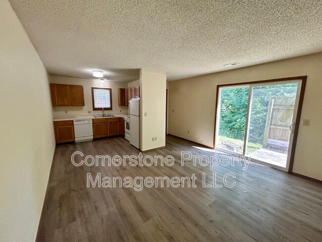 Photo - 817 Maple Ln