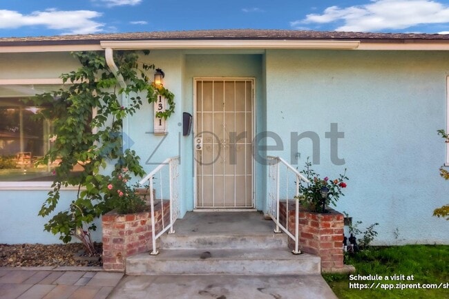 Photo - 1331 W Yale Ave