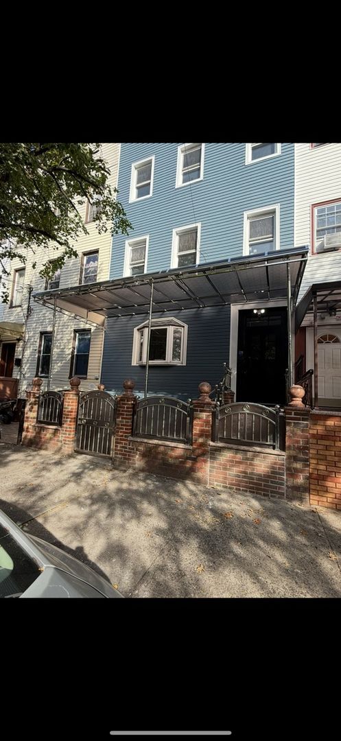 Photo - 189 Sheridan Ave