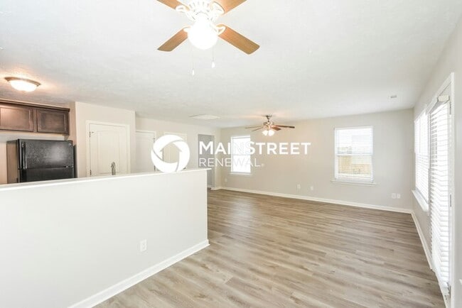 Photo - 3 Bedroom Pet-Friendly Home in Nashville, TN with Main Street Renewal