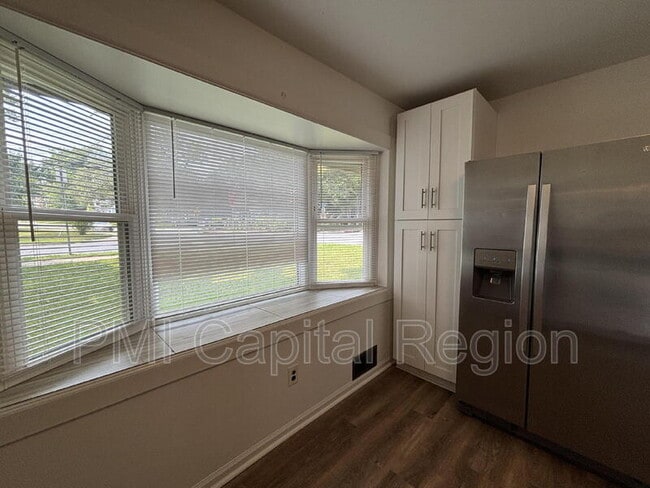 Photo - 5830 Vandegrift Ave