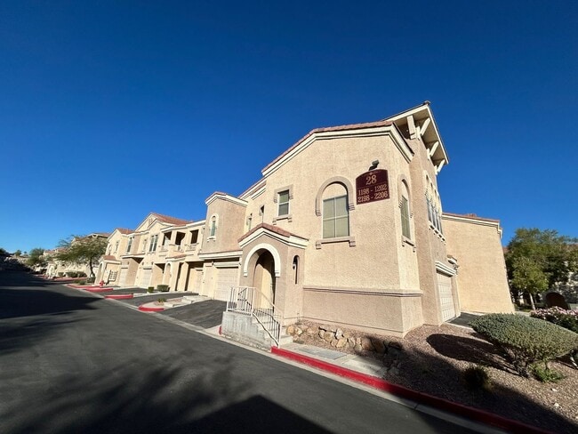 Photo - EASY LIVING IN THE NORTHWEST WITH BRIGHT C...