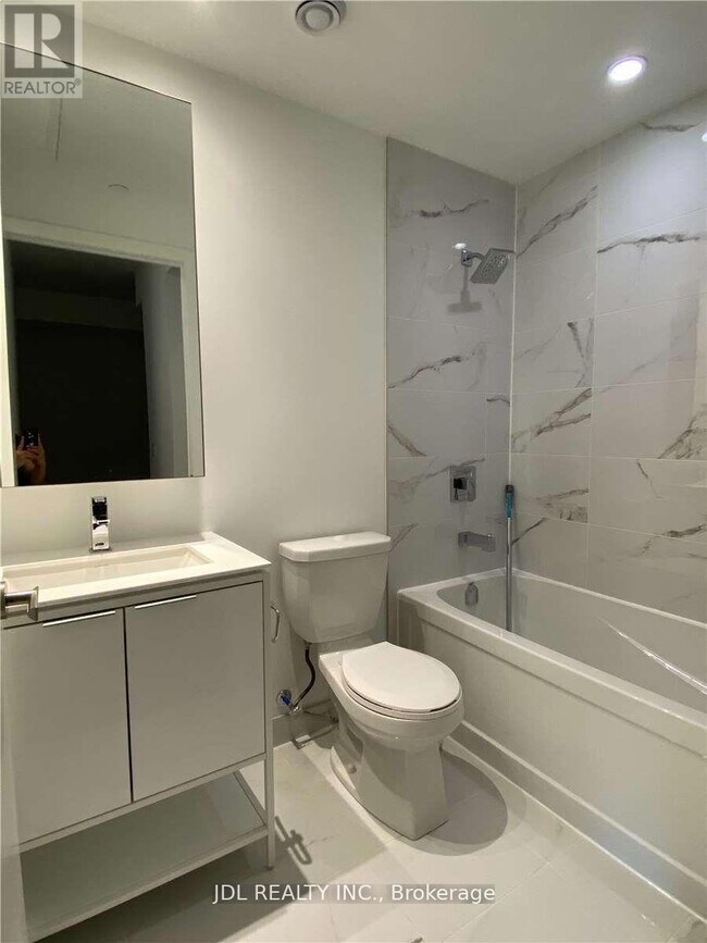 Photo - 77 Shuter St Unité 2603