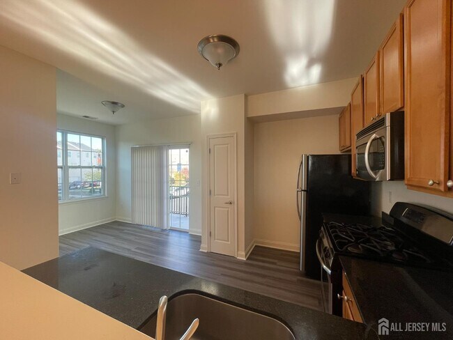 Photo - 430 Giordano Ave