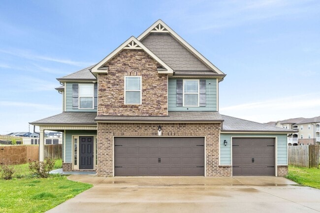 Building Photo - Pet Friendly Five Bedroom! Rental