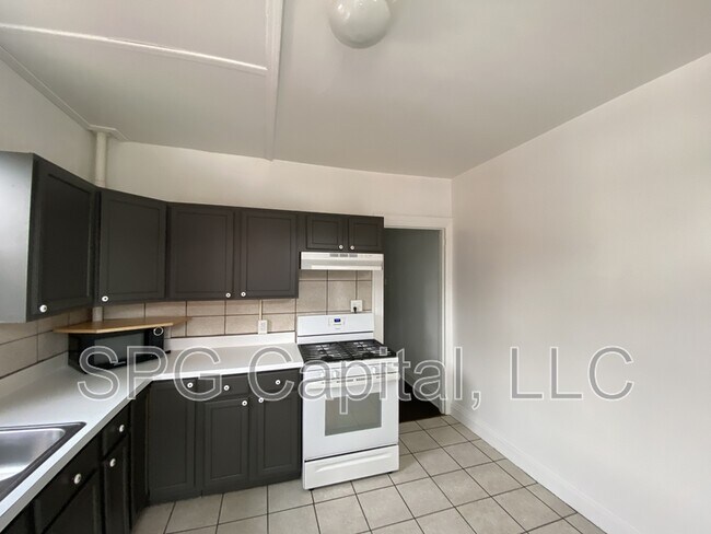 Photo - 252 W Jackson St