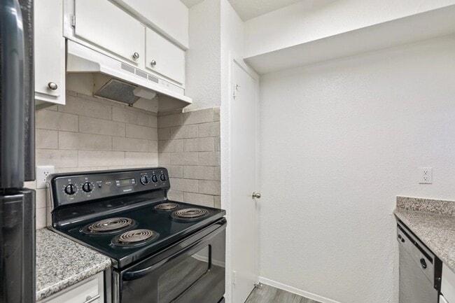 Building Photo - 10101 Forum Park Dr Unit 2052 Rental