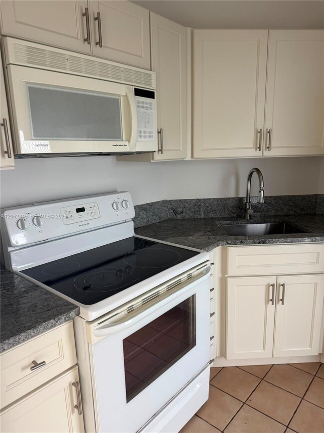 Photo - 1021 Crystal Lake Dr Unidad 304