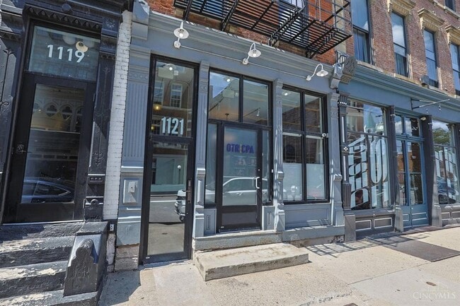 1121 Walnut St
