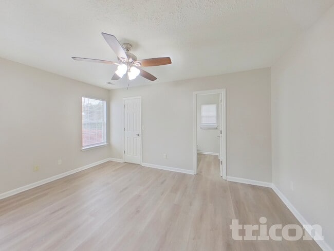 Photo - 121 Green Rose Rd