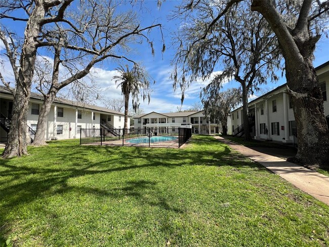 Building Photo - 500 Willow Dr Unit B4 Rental