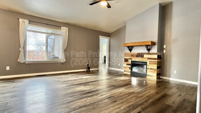 Photo - 1382 Tanager Ave