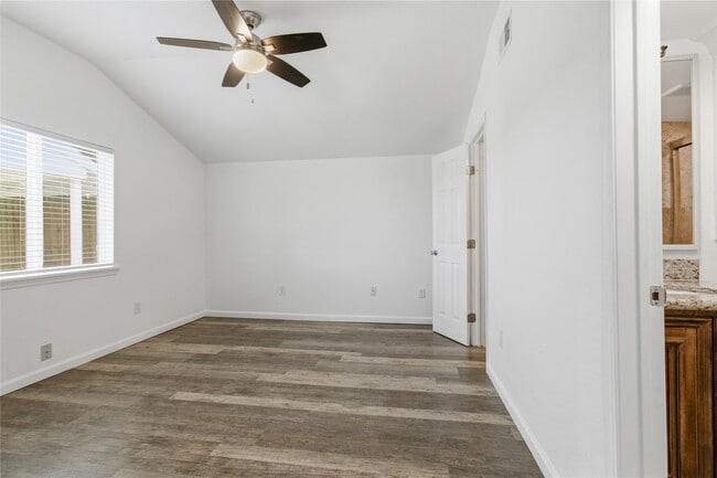 Photo - 5515 Avenue R