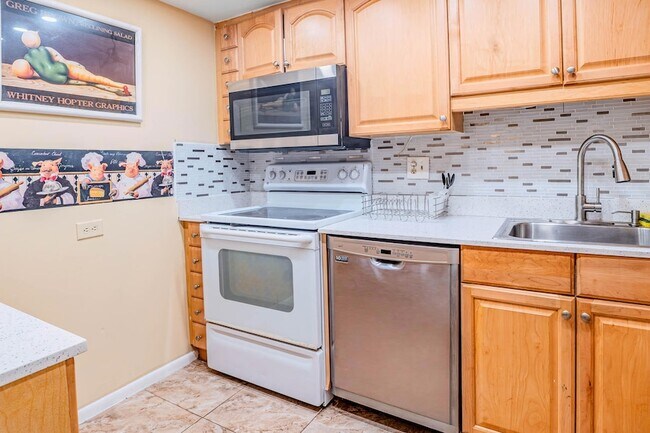 Photo - 3710 Inverrary Dr Unit 2S