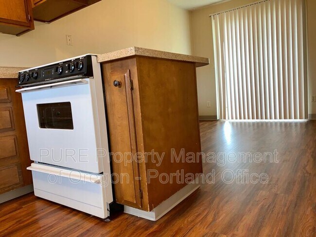 Photo - 2143 SW Townsend Ct