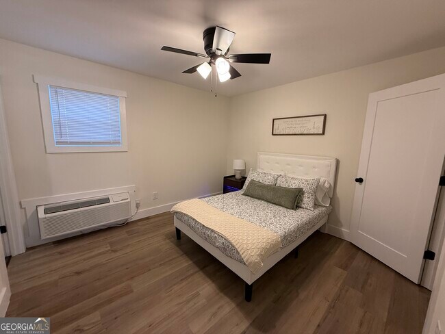 Photo - 1020 College Ave Unit B16