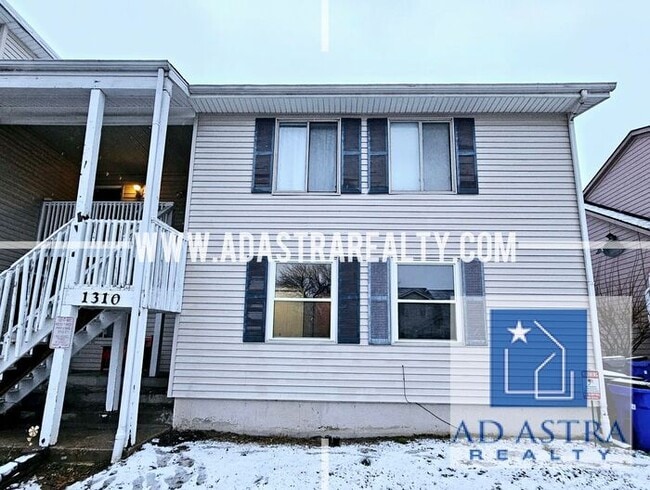 Building Photo - Updated 3 Bedroom 1 Bathroom Apartment in ...