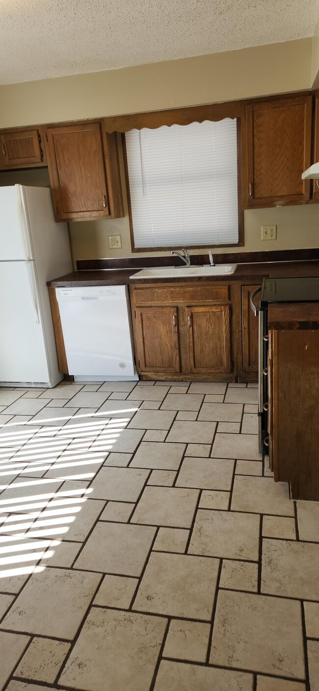 Photo - 720 Crystal St Townhome