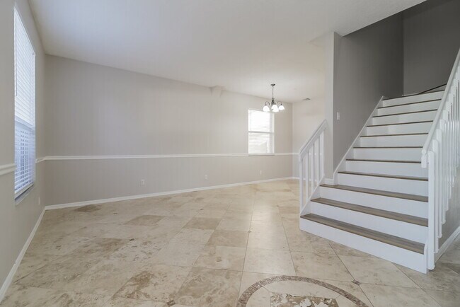 395 Lancer Oak Dr