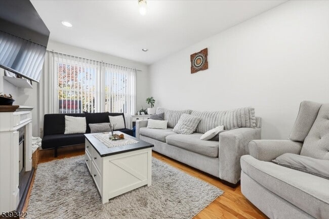 Building Photo - 245 Burgess Pl