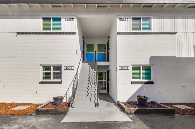 Building Photo - Hurlbut Unit 8656