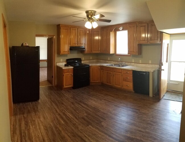 Photo - 400 SW Lindenwood Ave