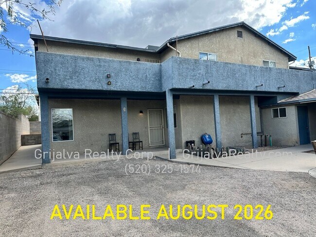 Building Photo - 1010 E Elm St Unit 03