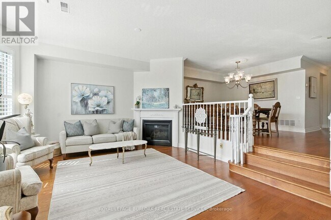 Photo - 442 Maple Ave
