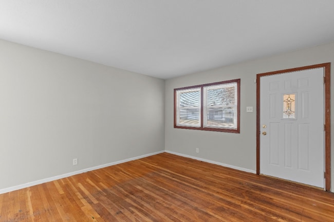 Photo - 205 Perthshire Rd