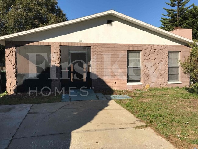 Building Photo - 2224 E Hanna Ave