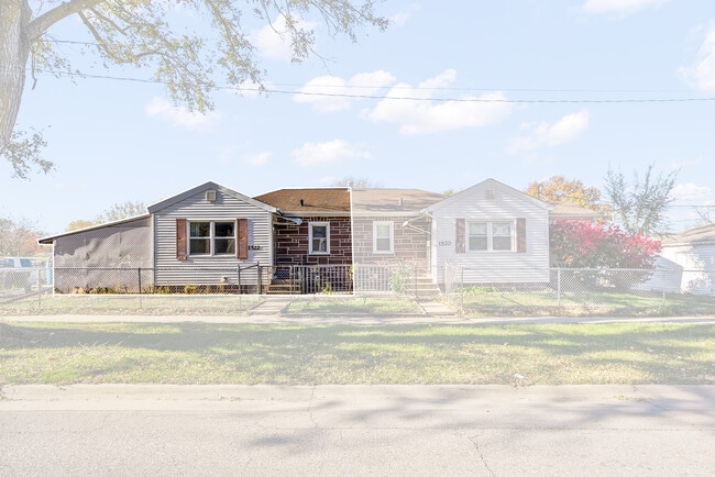 Photo - 1522 W 9th St