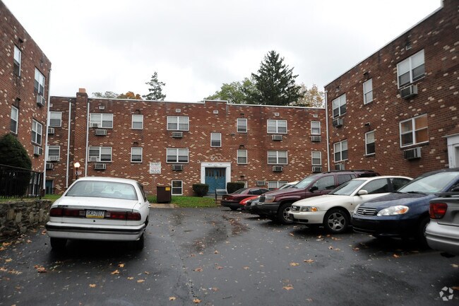 Photo - Crittenden Manor Apartments