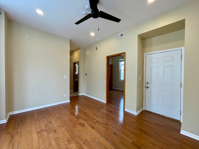 Photo - 2028 N Hamlin Ave