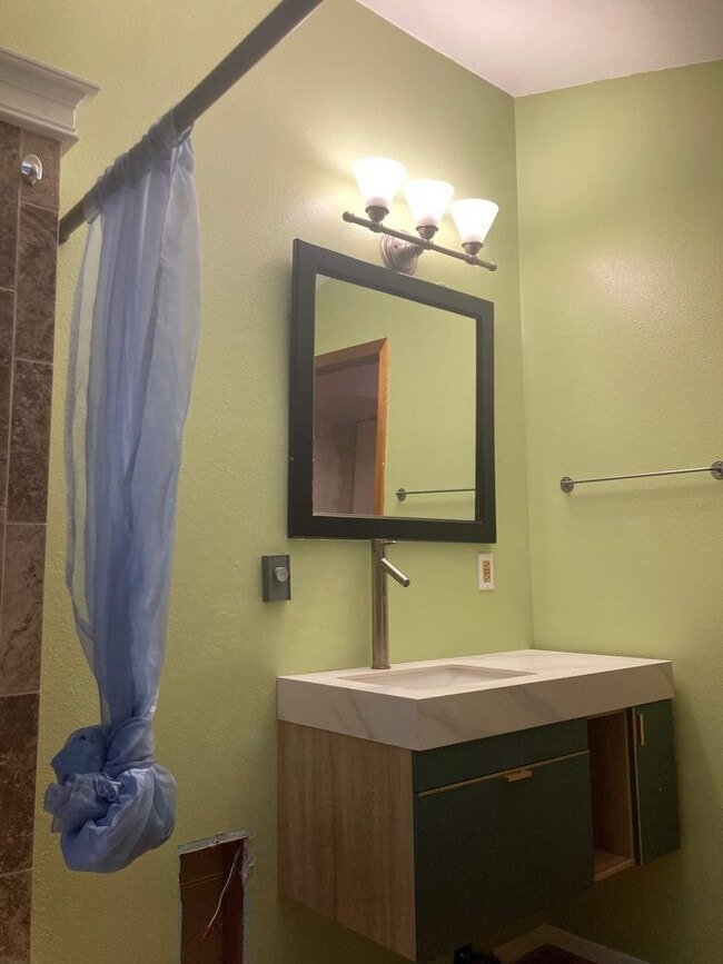 Photo - 306 Summit Ave N