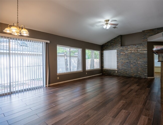Photo - 46 N Rushwing Cir
